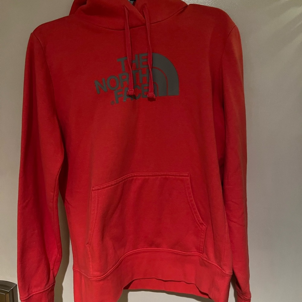 Woman’s size medium coral color